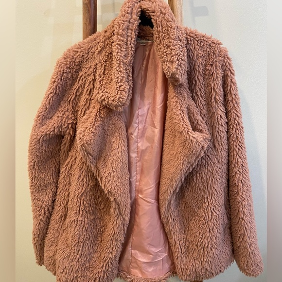 Fuzzy pink jacket - Picture 1 of 2
